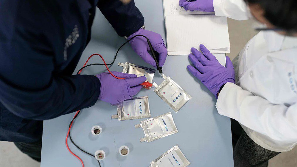 Lithium-free batteries for storage